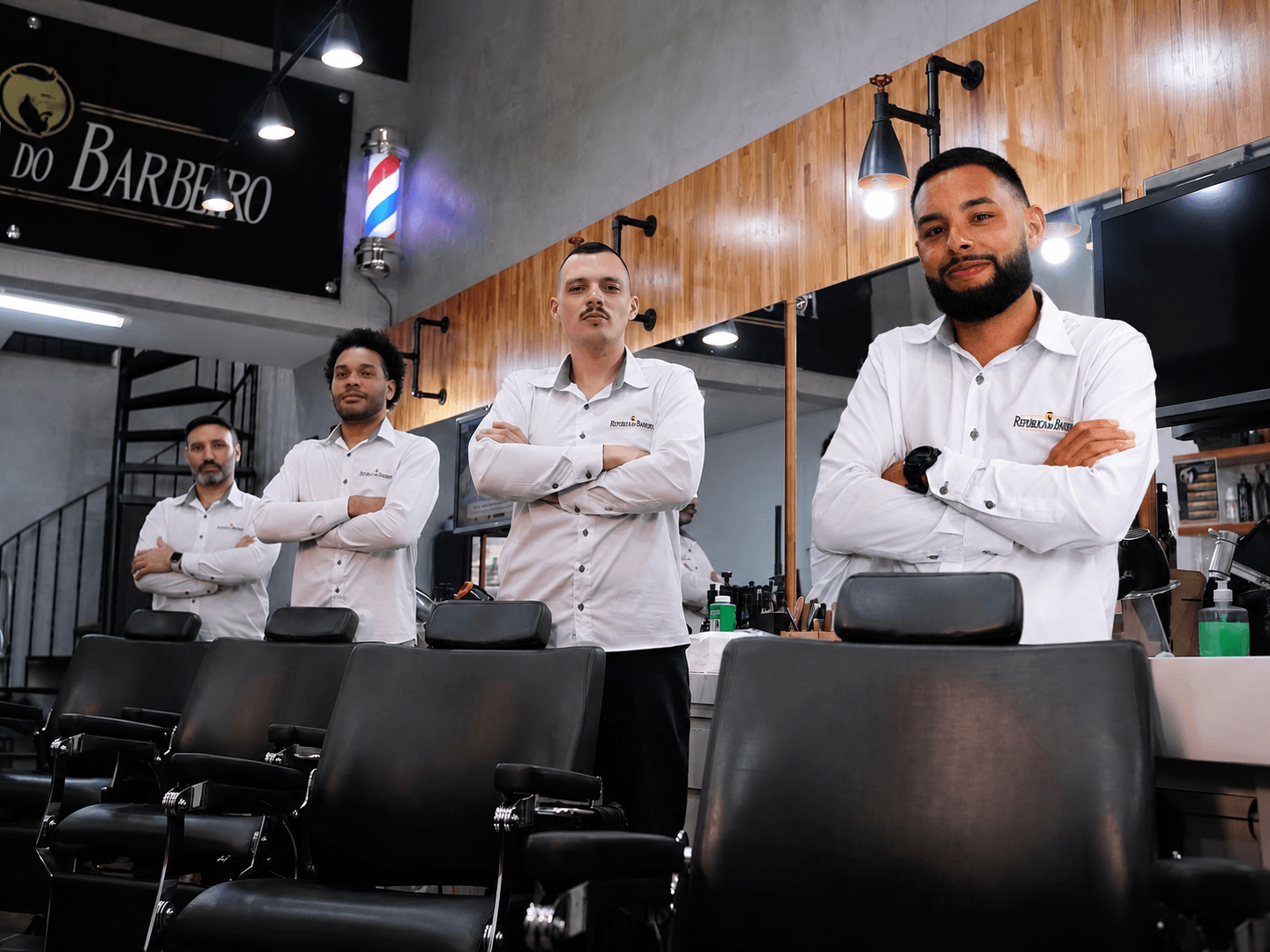 Equipe de barbeiros da República do Barbeiro, em Água Verde, Curitiba